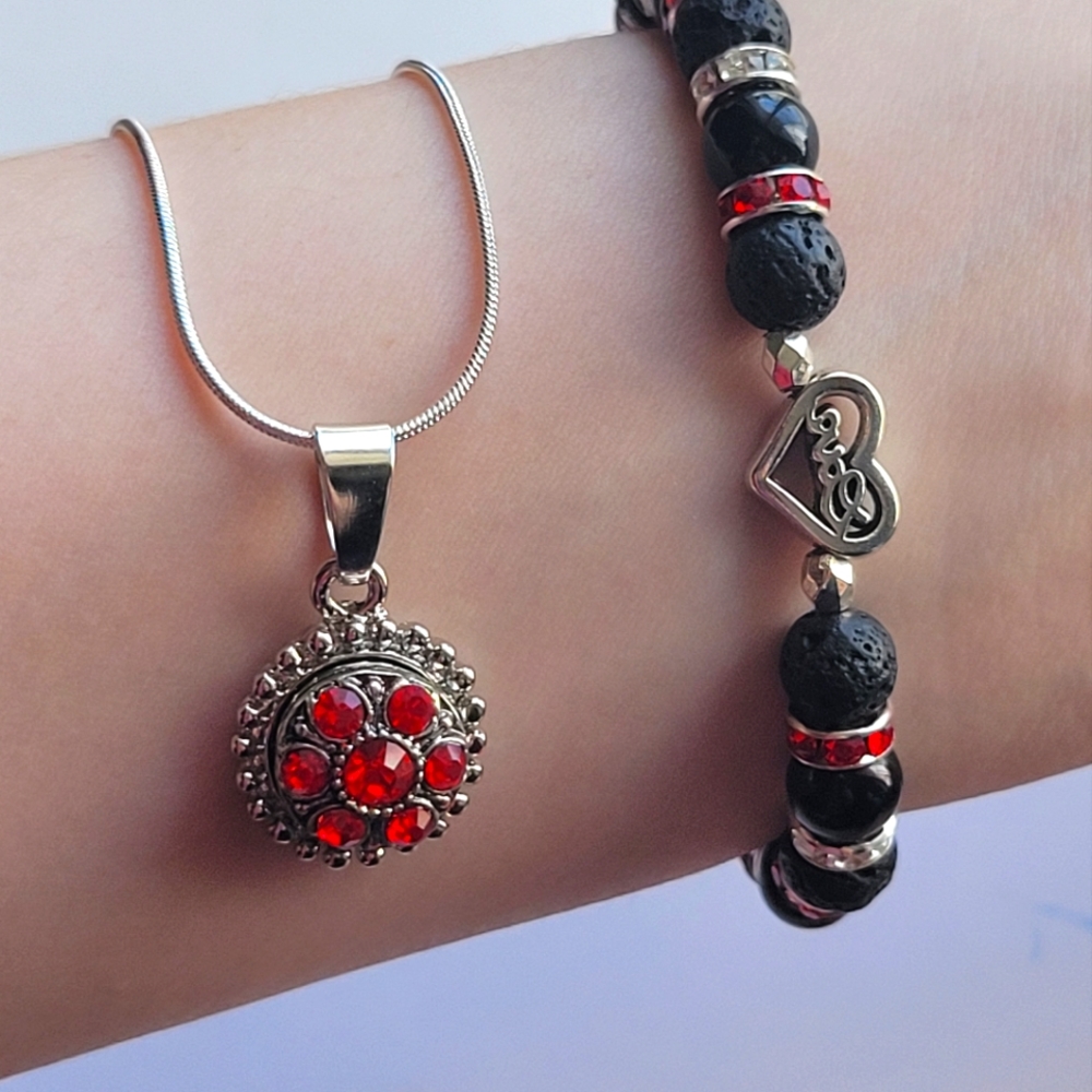 Necklace and bracelet set